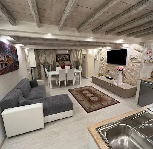 Historic Center, 800 Meters From The Trevi Fontain Апартаменты