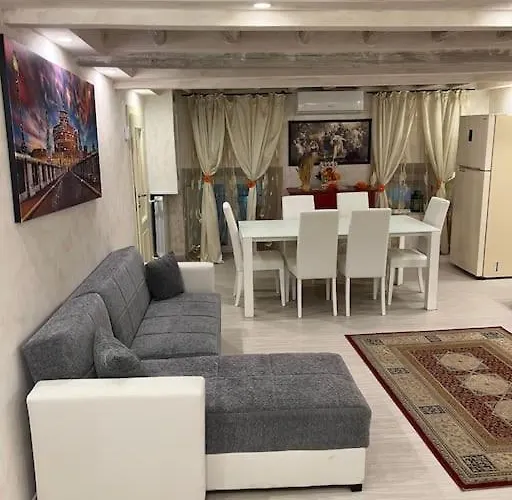 Апартаменты Historic Center, 800 Meters From The Trevi Fontain Рим